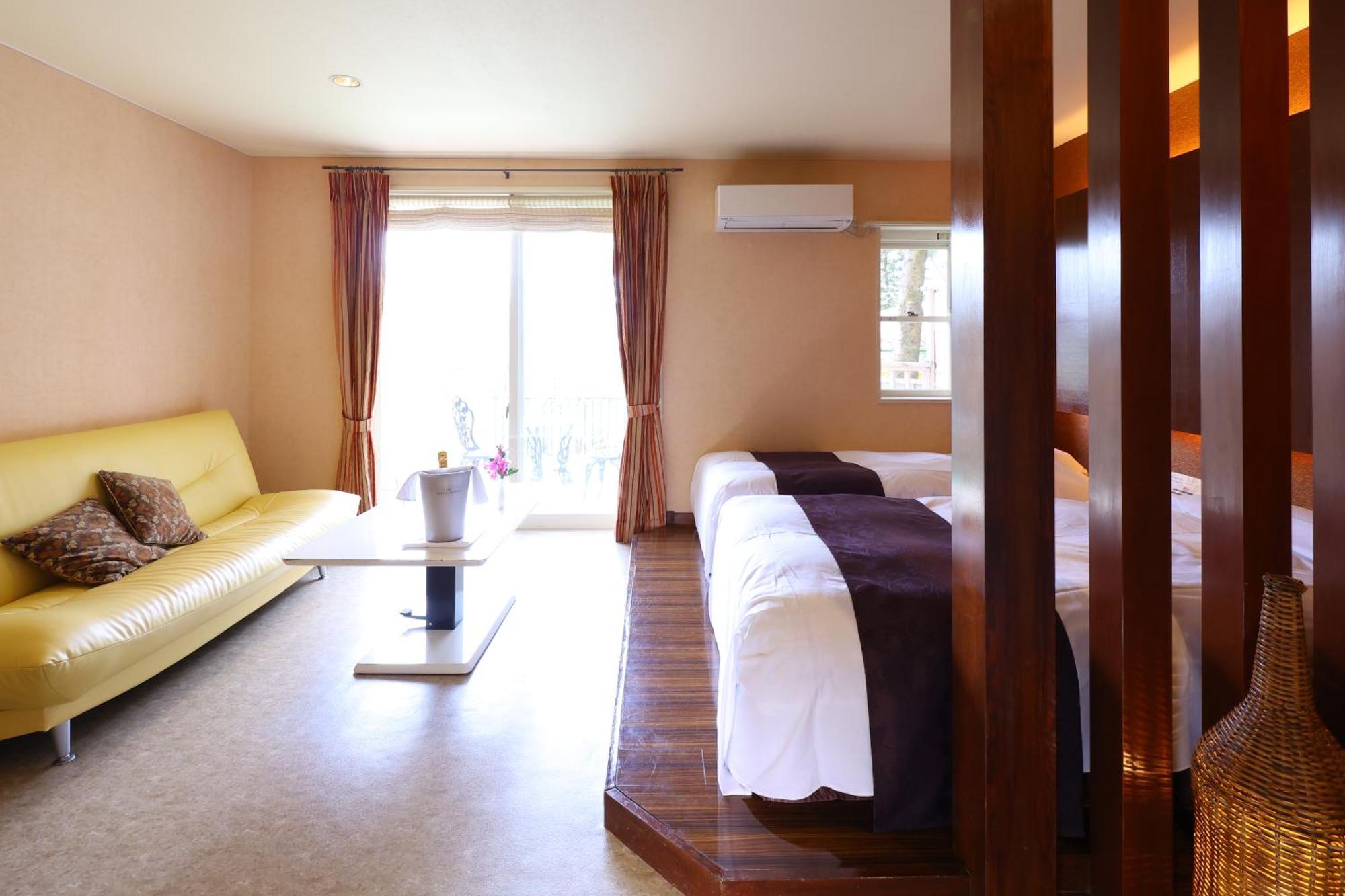 Karuizawa Hotel Soyokaze Экстерьер фото